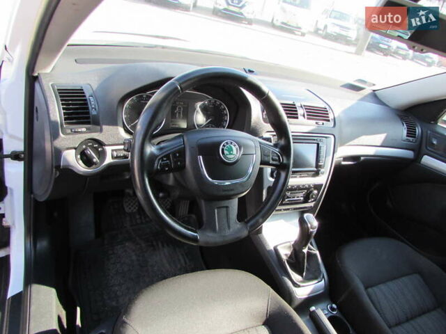 Білий Шкода Октавія, об'ємом двигуна 1.39 л та пробігом 204 тис. км за 8500 $, фото 6 на Automoto.ua