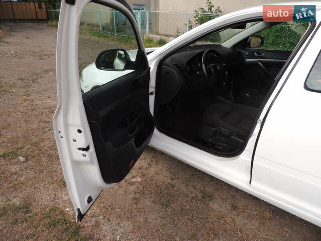 Белый Шкода Октавия, объемом двигателя 1.6 л и пробегом 200 тыс. км за 6500 $, фото 6 на Automoto.ua