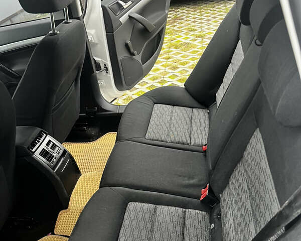 Белый Шкода Октавия, объемом двигателя 1.97 л и пробегом 331 тыс. км за 7999 $, фото 19 на Automoto.ua