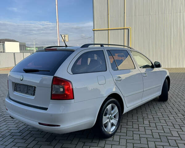 Белый Шкода Октавия, объемом двигателя 1.97 л и пробегом 256 тыс. км за 8550 $, фото 3 на Automoto.ua