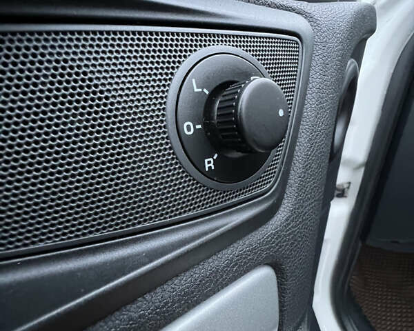 Белый Шкода Октавия, объемом двигателя 1.6 л и пробегом 245 тыс. км за 8200 $, фото 24 на Automoto.ua