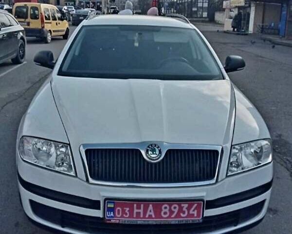 Білий Шкода Октавія, об'ємом двигуна 1.6 л та пробігом 240 тис. км за 7200 $, фото 1 на Automoto.ua