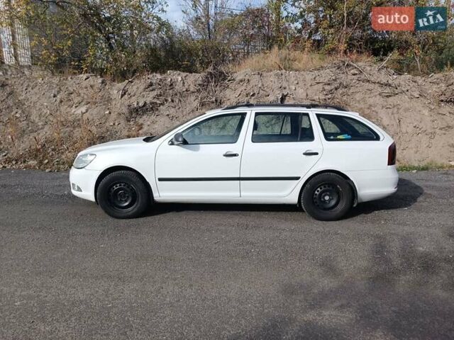 Белый Шкода Октавия, объемом двигателя 1.6 л и пробегом 270 тыс. км за 7800 $, фото 1 на Automoto.ua