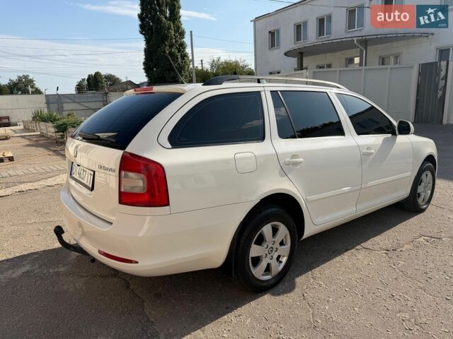 Белый Шкода Октавия, объемом двигателя 1.97 л и пробегом 323 тыс. км за 8500 $, фото 2 на Automoto.ua
