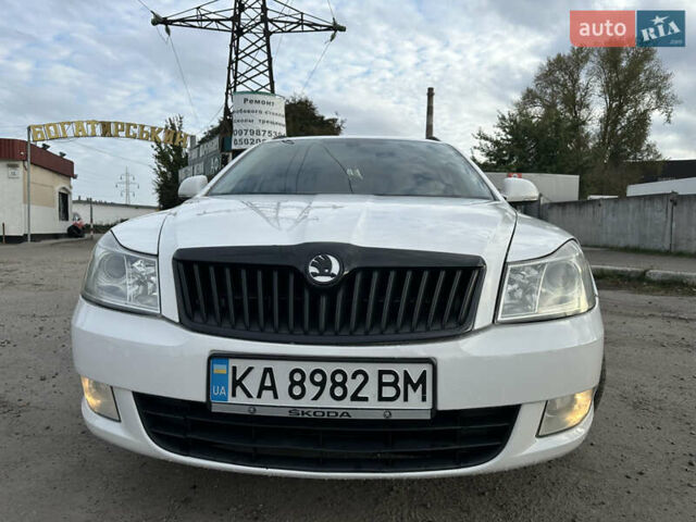 Белый Шкода Октавия, объемом двигателя 1.6 л и пробегом 375 тыс. км за 6500 $, фото 4 на Automoto.ua
