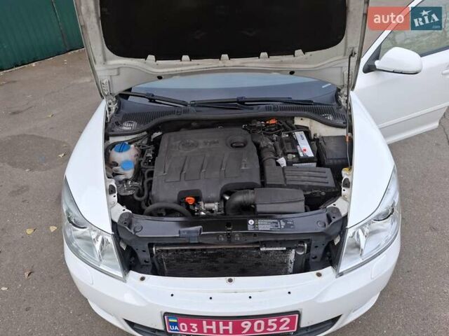 Білий Шкода Октавія, об'ємом двигуна 1.6 л та пробігом 239 тис. км за 9200 $, фото 13 на Automoto.ua