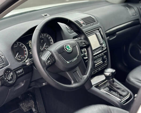 Белый Шкода Октавия, объемом двигателя 2 л и пробегом 217 тыс. км за 9999 $, фото 32 на Automoto.ua