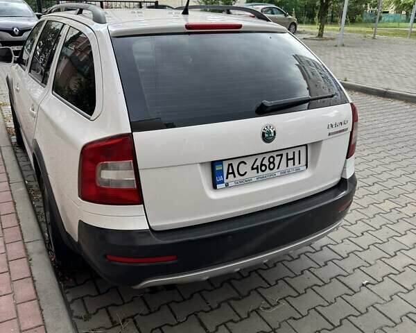 Белый Шкода Октавия, объемом двигателя 1.8 л и пробегом 220 тыс. км за 9499 $, фото 3 на Automoto.ua