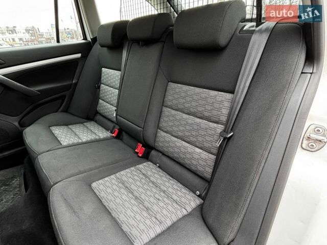Білий Шкода Октавія, об'ємом двигуна 1.6 л та пробігом 286 тис. км за 7500 $, фото 13 на Automoto.ua