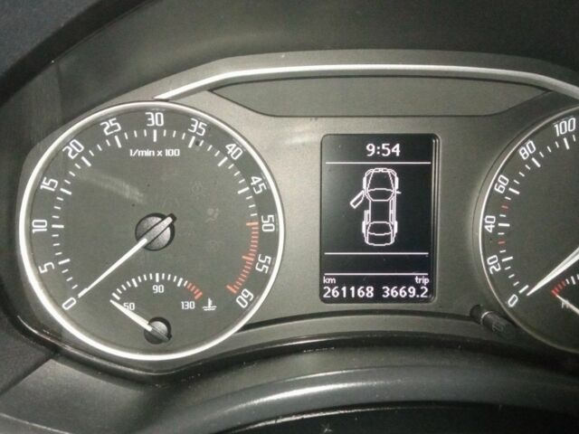 Белый Шкода Октавия, объемом двигателя 2 л и пробегом 261 тыс. км за 9300 $, фото 5 на Automoto.ua