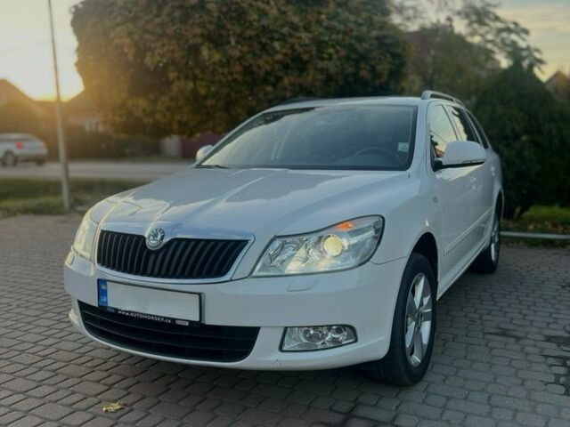 Белый Шкода Октавия, объемом двигателя 1.6 л и пробегом 286 тыс. км за 8100 $, фото 2 на Automoto.ua