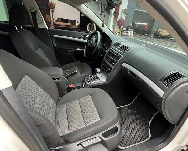 Белый Шкода Октавия, объемом двигателя 1.97 л и пробегом 346 тыс. км за 9399 $, фото 13 на Automoto.ua