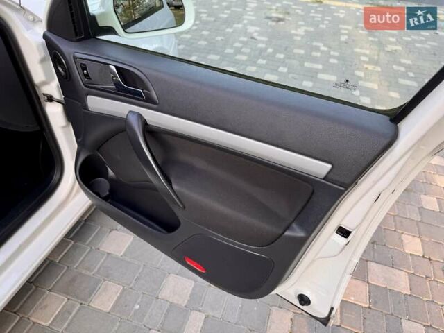 Белый Шкода Октавия, объемом двигателя 1.2 л и пробегом 167 тыс. км за 6999 $, фото 44 на Automoto.ua