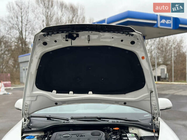 Белый Шкода Октавия, объемом двигателя 2 л и пробегом 217 тыс. км за 9999 $, фото 76 на Automoto.ua