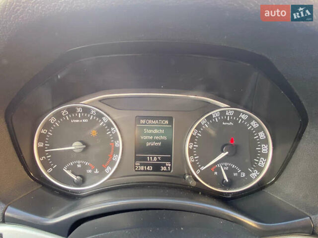 Белый Шкода Октавия, объемом двигателя 1.6 л и пробегом 238 тыс. км за 8200 $, фото 12 на Automoto.ua