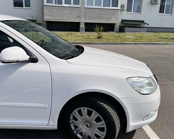 Білий Шкода Октавія, об'ємом двигуна 1.6 л та пробігом 223 тис. км за 7500 $, фото 26 на Automoto.ua