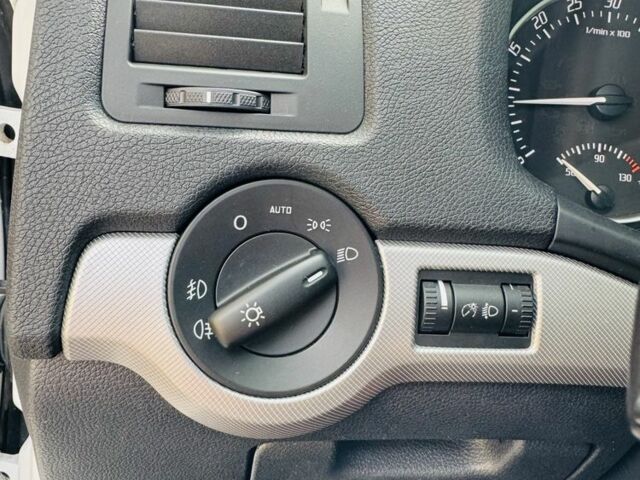 Шкода Октавія 2012 у Радивилове на Automoto.ua Білий Шкода Октавія, об'ємом двигуна 2 л та пробігом 229 тис. км за 11499 $, фото 12 на Automoto.ua