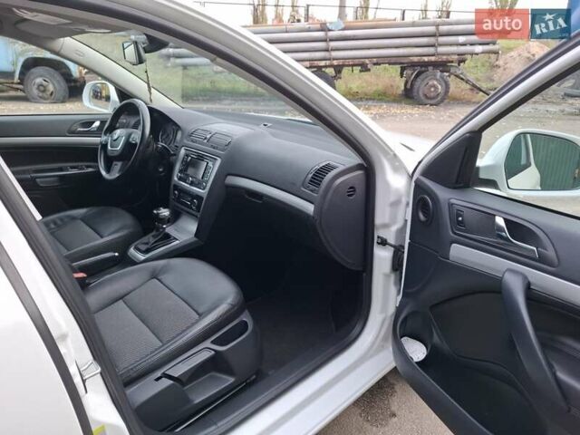 Білий Шкода Октавія, об'ємом двигуна 1.6 л та пробігом 239 тис. км за 9200 $, фото 28 на Automoto.ua