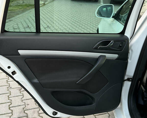 Белый Шкода Октавия, объемом двигателя 1.97 л и пробегом 370 тыс. км за 8300 $, фото 6 на Automoto.ua