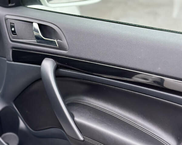 Белый Шкода Октавия, объемом двигателя 2 л и пробегом 217 тыс. км за 9999 $, фото 37 на Automoto.ua