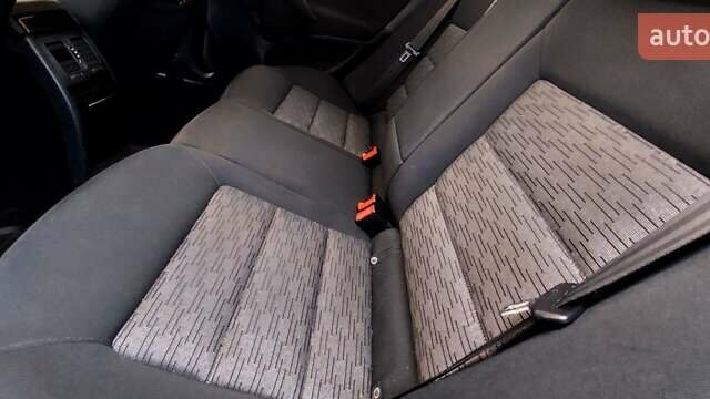 Білий Шкода Октавія, об'ємом двигуна 1.6 л та пробігом 265 тис. км за 7300 $, фото 4 на Automoto.ua