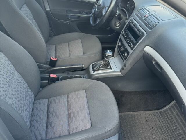 Белый Шкода Октавия, объемом двигателя 1.6 л и пробегом 186 тыс. км за 9399 $, фото 7 на Automoto.ua