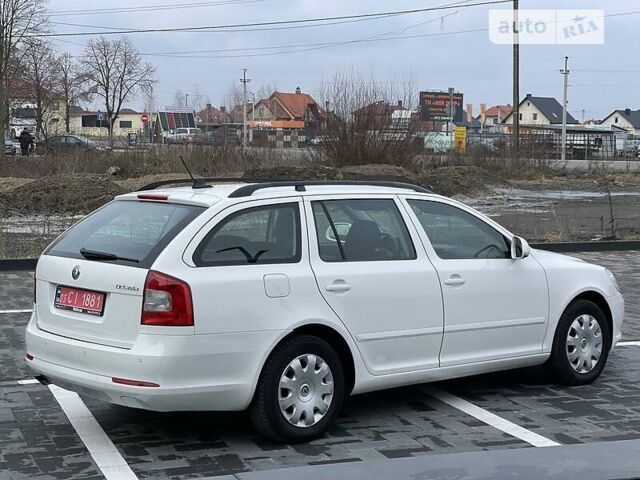 Білий Шкода Октавія, об'ємом двигуна 2 л та пробігом 250 тис. км за 10500 $, фото 10 на Automoto.ua