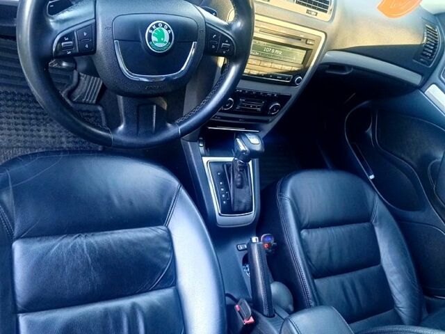 Шкода Октавия 2012 в Гадяче на Automoto.ua Белый Шкода Октавия, объемом двигателя 2 л и пробегом 236 тыс. км за 9999 $, фото 3 на Automoto.ua