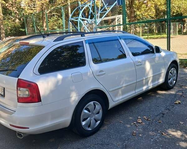 Белый Шкода Октавия, объемом двигателя 1.8 л и пробегом 130 тыс. км за 8000 $, фото 5 на Automoto.ua