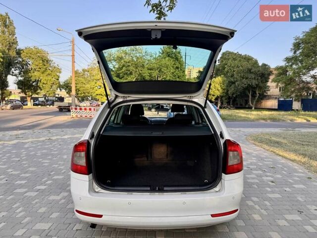 Белый Шкода Октавия, объемом двигателя 1.2 л и пробегом 167 тыс. км за 6999 $, фото 74 на Automoto.ua