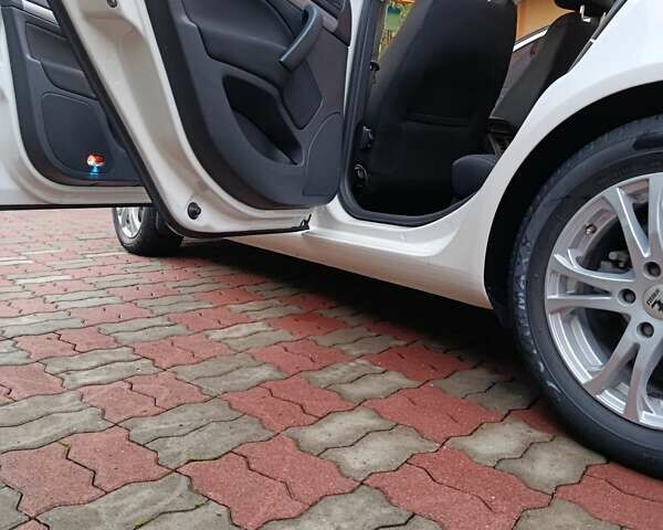 Шкода Октавия 2012 в Иршава на Automoto.ua Белый Шкода Октавия, объемом двигателя 1.6 л и пробегом 201 тыс. км за 8350 $, фото 15 на Automoto.ua