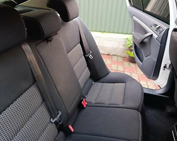 Шкода Октавия 2012 в Иршава на Automoto.ua Белый Шкода Октавия, объемом двигателя 1.6 л и пробегом 201 тыс. км за 8350 $, фото 21 на Automoto.ua