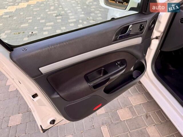 Белый Шкода Октавия, объемом двигателя 1.2 л и пробегом 167 тыс. км за 6999 $, фото 50 на Automoto.ua