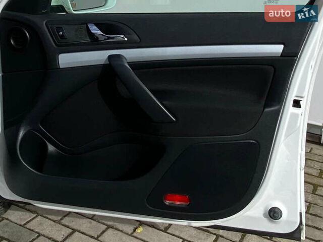 Белый Шкода Октавия, объемом двигателя 1.6 л и пробегом 238 тыс. км за 8200 $, фото 19 на Automoto.ua