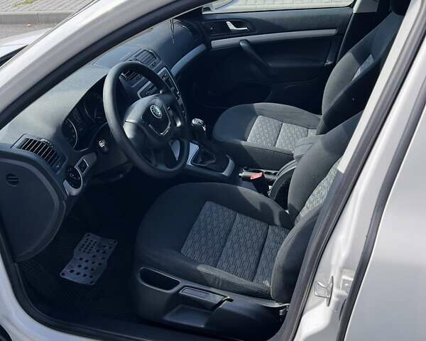 Білий Шкода Октавія, об'ємом двигуна 1.6 л та пробігом 223 тис. км за 7500 $, фото 76 на Automoto.ua