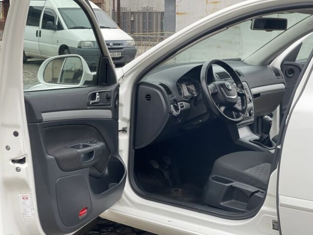 Белый Шкода Октавия, объемом двигателя 1.6 л и пробегом 270 тыс. км за 6950 $, фото 16 на Automoto.ua