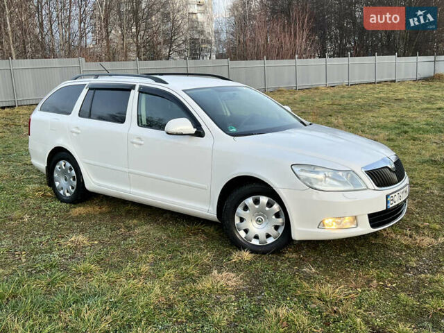 Білий Шкода Октавія, об'ємом двигуна 1.6 л та пробігом 257 тис. км за 7999 $, фото 1 на Automoto.ua