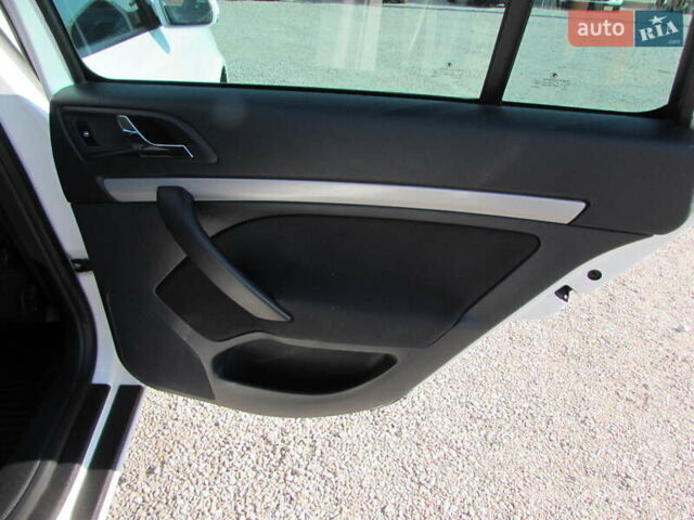 Білий Шкода Октавія, об'ємом двигуна 1.39 л та пробігом 204 тис. км за 8500 $, фото 13 на Automoto.ua