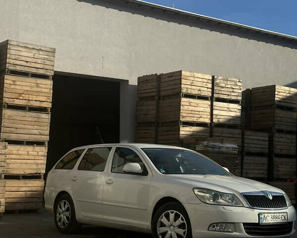 Белый Шкода Октавия, объемом двигателя 1.99 л и пробегом 413 тыс. км за 9250 $, фото 2 на Automoto.ua