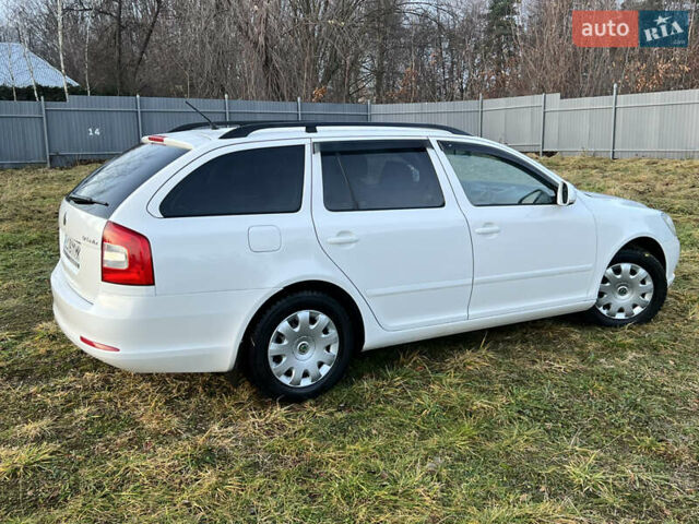 Білий Шкода Октавія, об'ємом двигуна 1.6 л та пробігом 257 тис. км за 7999 $, фото 16 на Automoto.ua