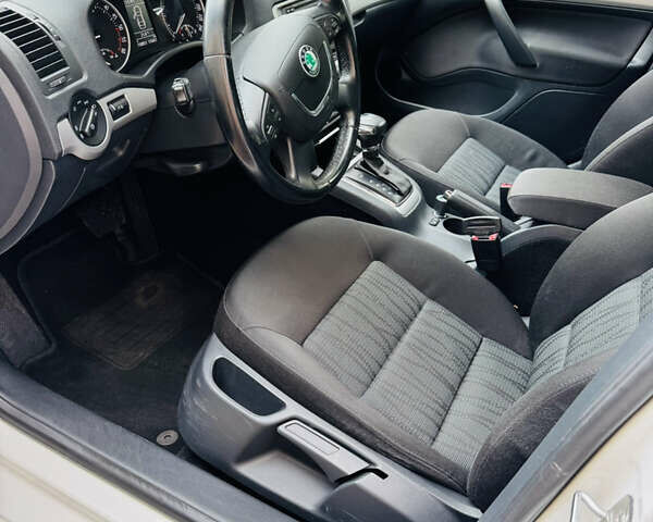 Білий Шкода Октавія, об'ємом двигуна 1.98 л та пробігом 218 тис. км за 11299 $, фото 7 на Automoto.ua