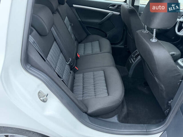 Белый Шкода Октавия, объемом двигателя 1.4 л и пробегом 179 тыс. км за 8555 $, фото 64 на Automoto.ua