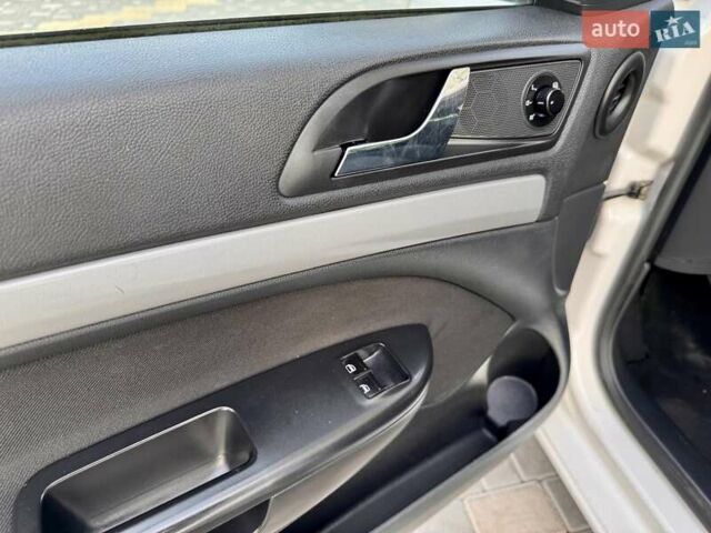 Белый Шкода Октавия, объемом двигателя 1.2 л и пробегом 167 тыс. км за 6999 $, фото 53 на Automoto.ua