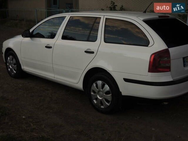 Белый Шкода Октавия, объемом двигателя 1.6 л и пробегом 200 тыс. км за 6500 $, фото 5 на Automoto.ua