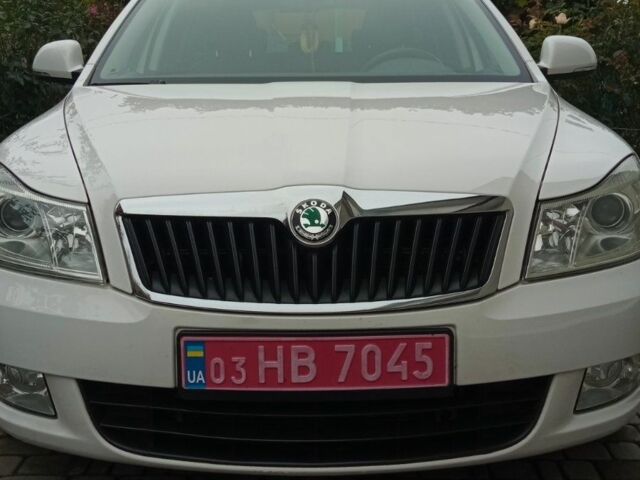 Белый Шкода Октавия, объемом двигателя 2 л и пробегом 261 тыс. км за 9300 $, фото 1 на Automoto.ua