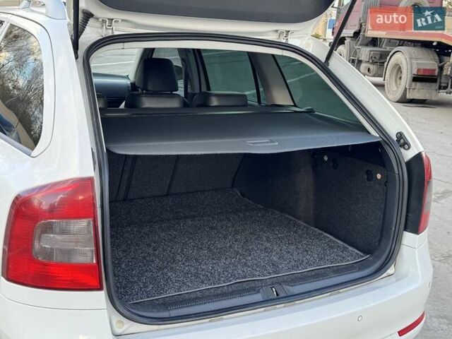 Белый Шкода Октавия, объемом двигателя 1.97 л и пробегом 281 тыс. км за 11800 $, фото 9 на Automoto.ua