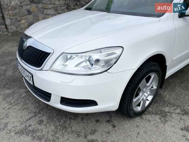 Белый Шкода Октавия, объемом двигателя 1.6 л и пробегом 239 тыс. км за 8650 $, фото 2 на Automoto.ua