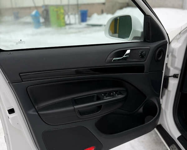 Белый Шкода Октавия, объемом двигателя 1.98 л и пробегом 289 тыс. км за 12200 $, фото 27 на Automoto.ua