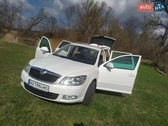 Білий Шкода Октавія, об'ємом двигуна 1.97 л та пробігом 272 тис. км за 11000 $, фото 24 на Automoto.ua