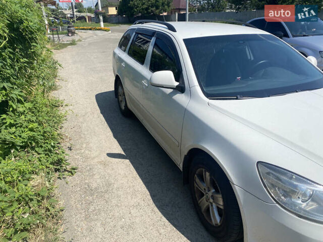 Шкода Октавия 2012 в Борисполе на Automoto.ua Белый Шкода Октавия, объемом двигателя 1.6 л и пробегом 225 тыс. км за 8200 $, фото 1 на Automoto.ua